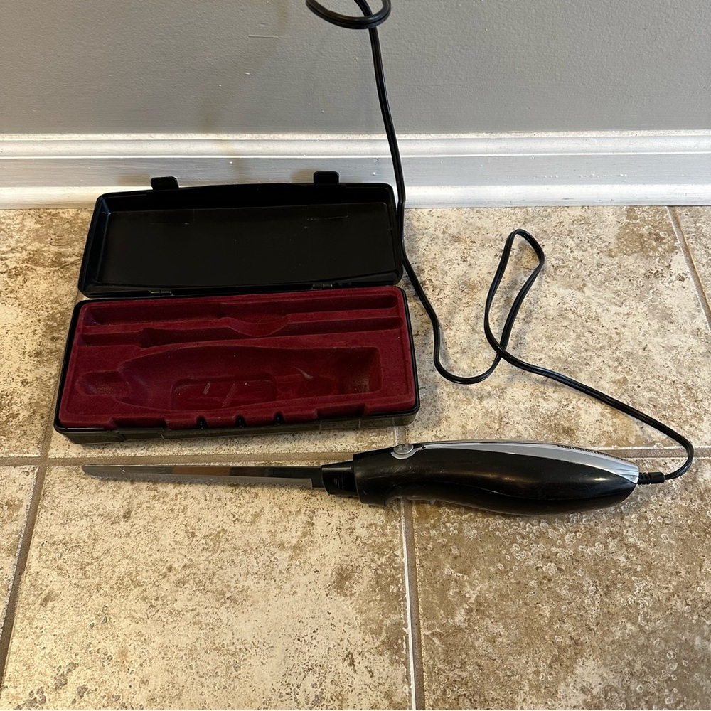 Hamilton Beach Chrome & Black Electric Knife with Case